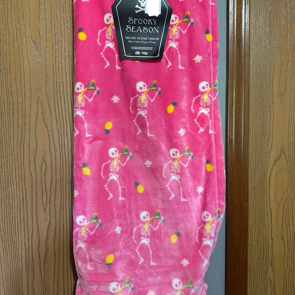 Summerween Skeleton Plush Throw Blanket
